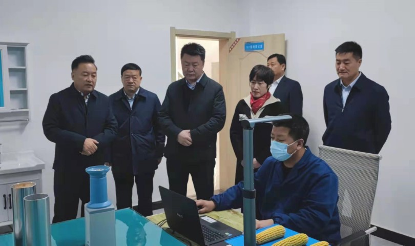 酒泉市政府党组成员、副市长哈里别克来z6尊龙官网种业调研指导工作