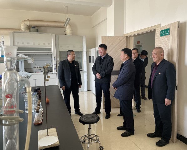 酒泉市政府党组成员、副市长哈里别克来z6尊龙官网种业调研指导工作